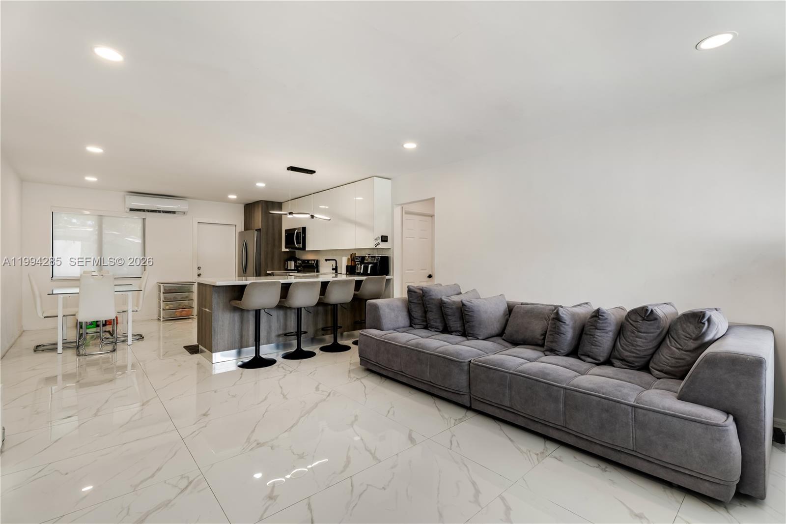 HOLLYWOOD BEACH GARDENS - Residential