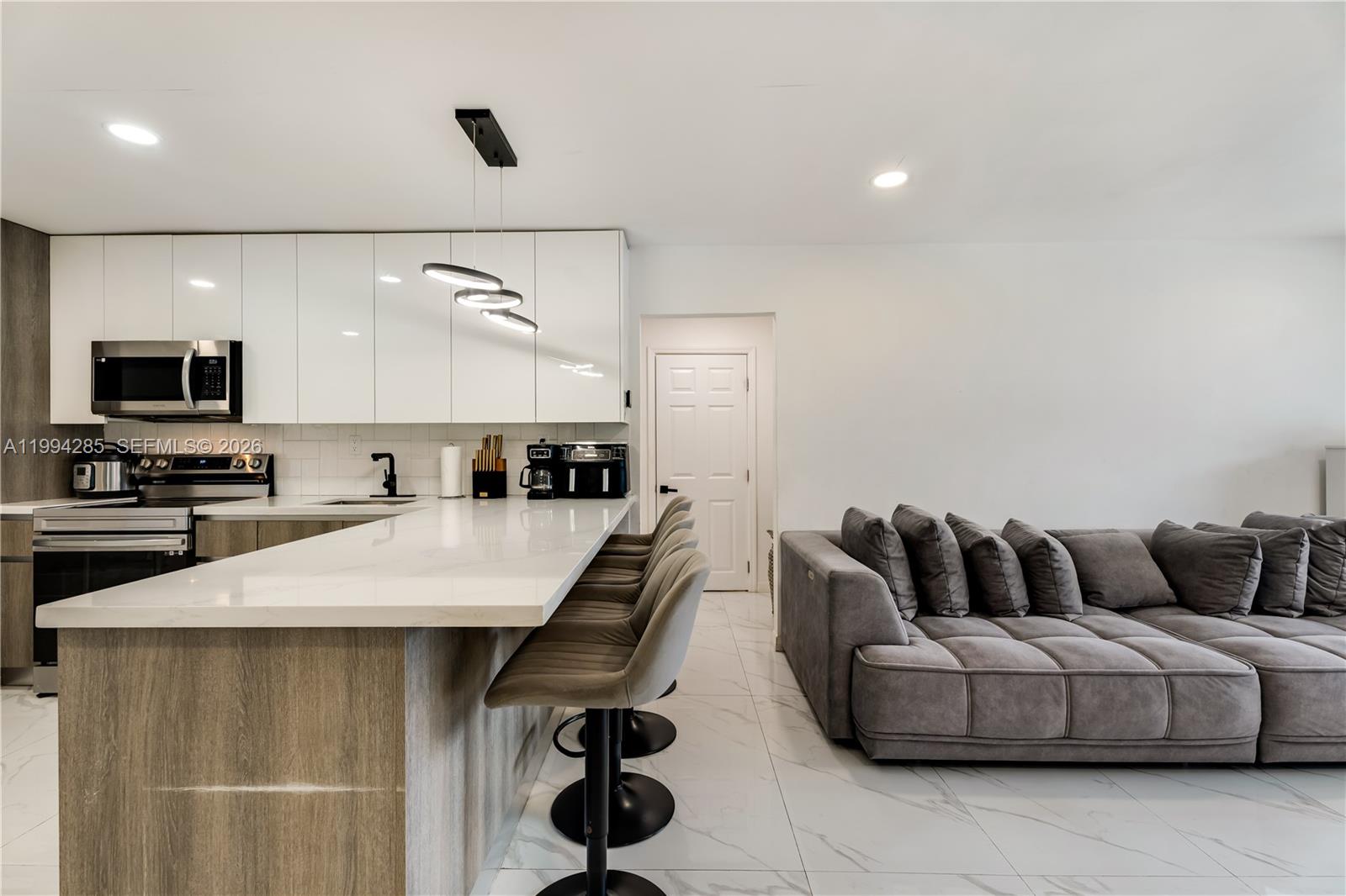 HOLLYWOOD BEACH GARDENS - Residential