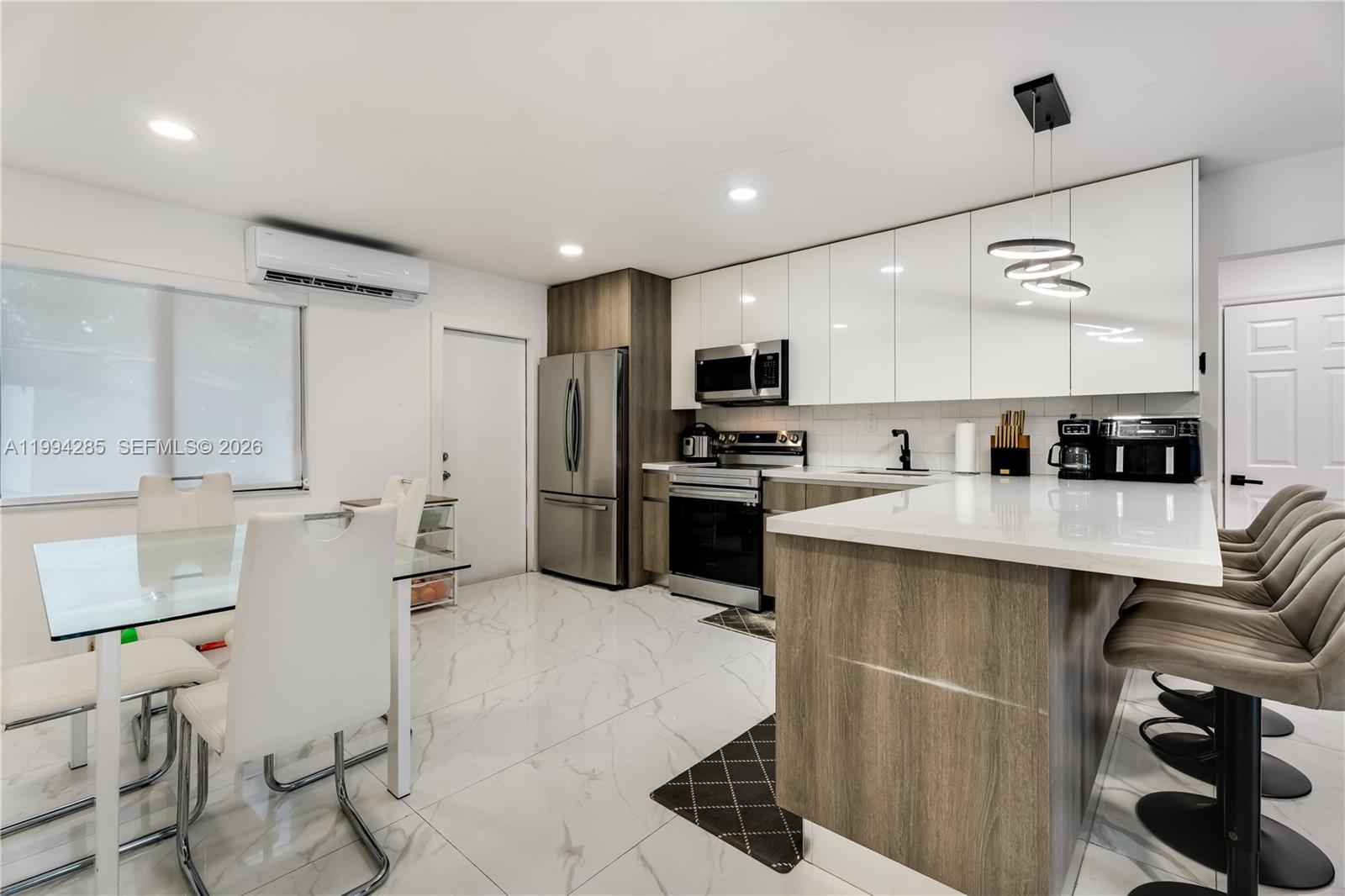 HOLLYWOOD BEACH GARDENS - Residential