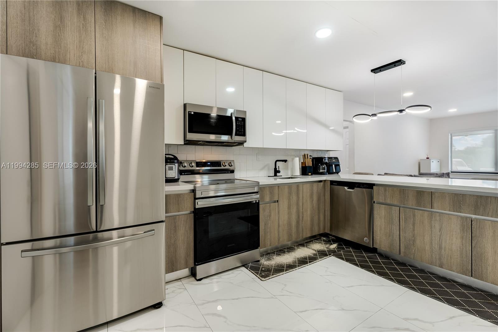 HOLLYWOOD BEACH GARDENS - Residential