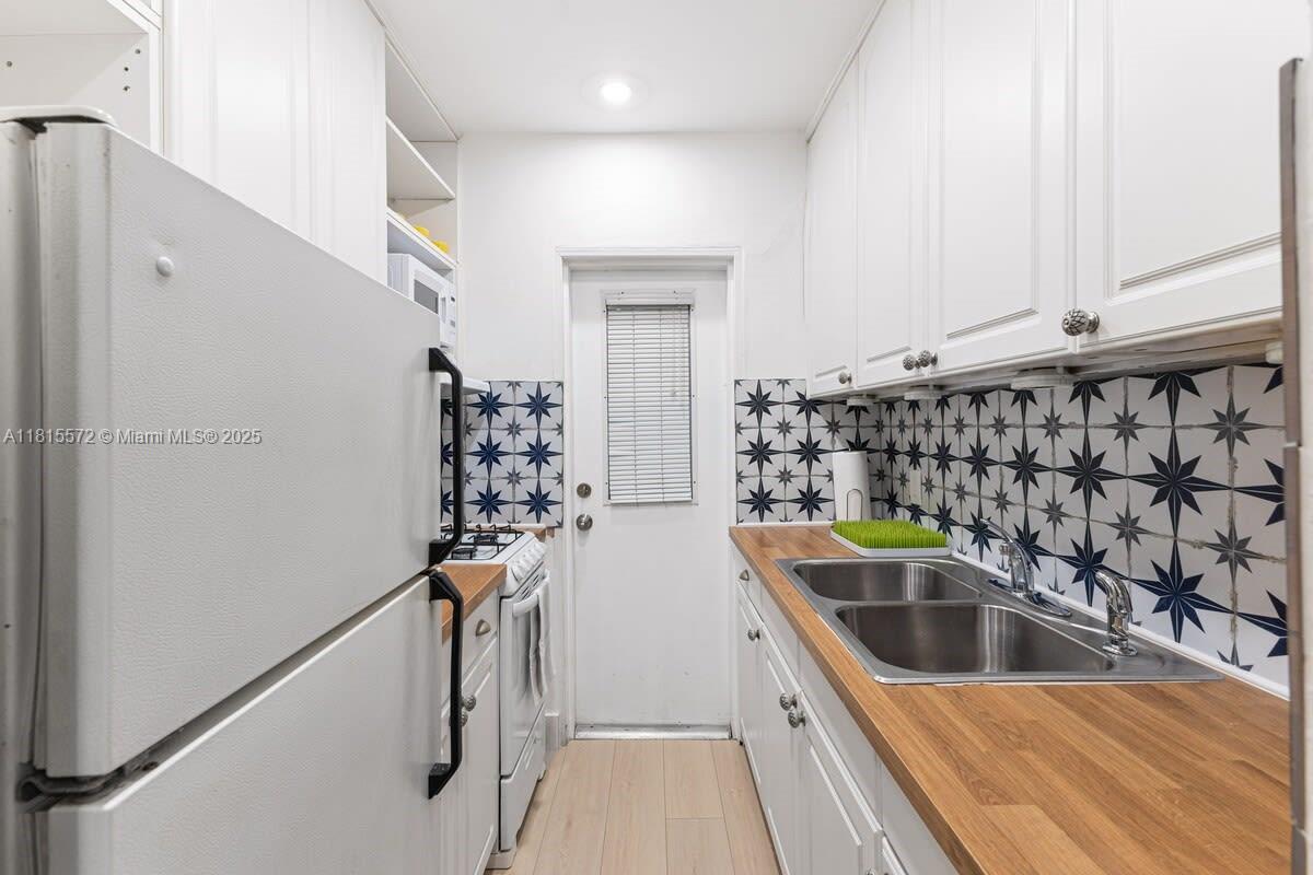 VICTORIA PARK CORR AMEN P - Residential Lease