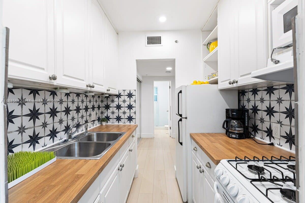 VICTORIA PARK CORR AMEN P - Residential Lease