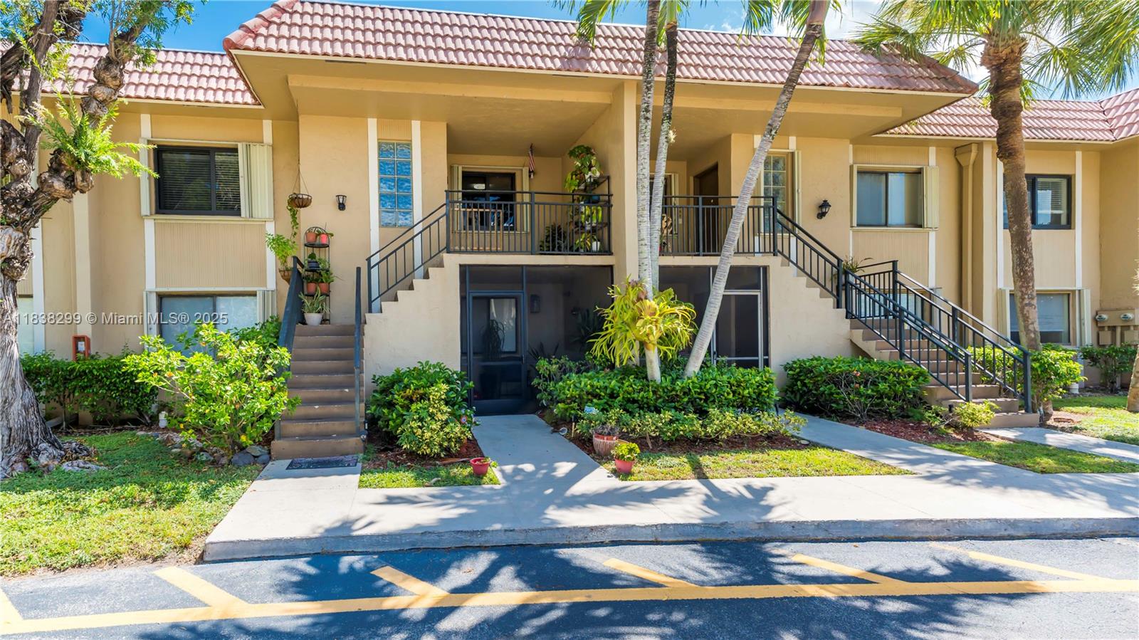 RACQUET CLUB APTS AT BONA - Residential