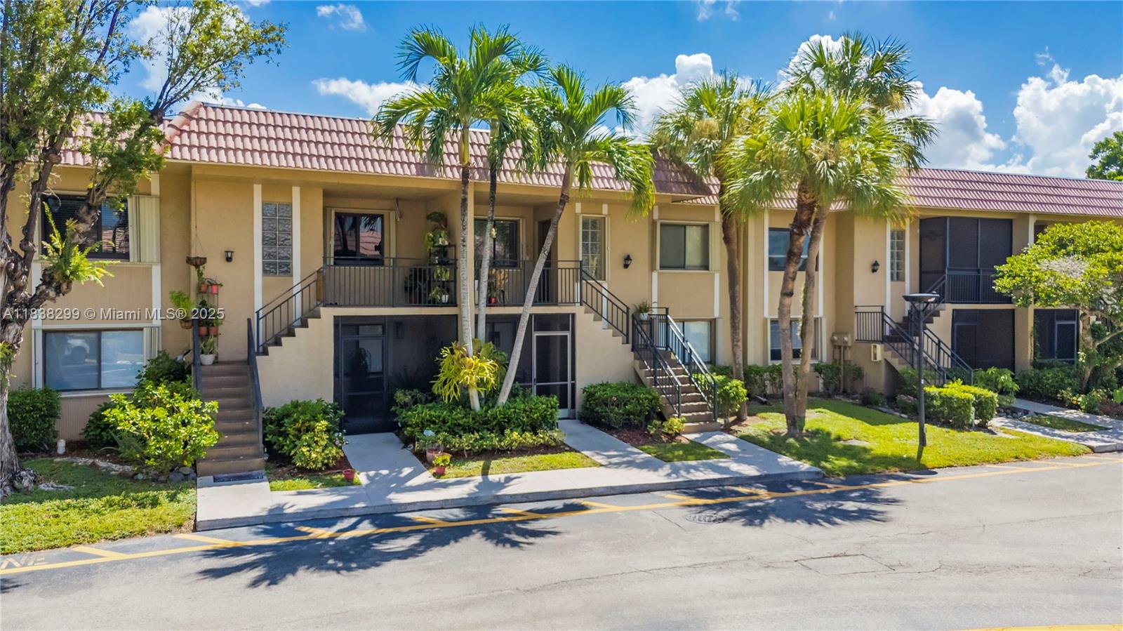 RACQUET CLUB APTS AT BONA - Residential