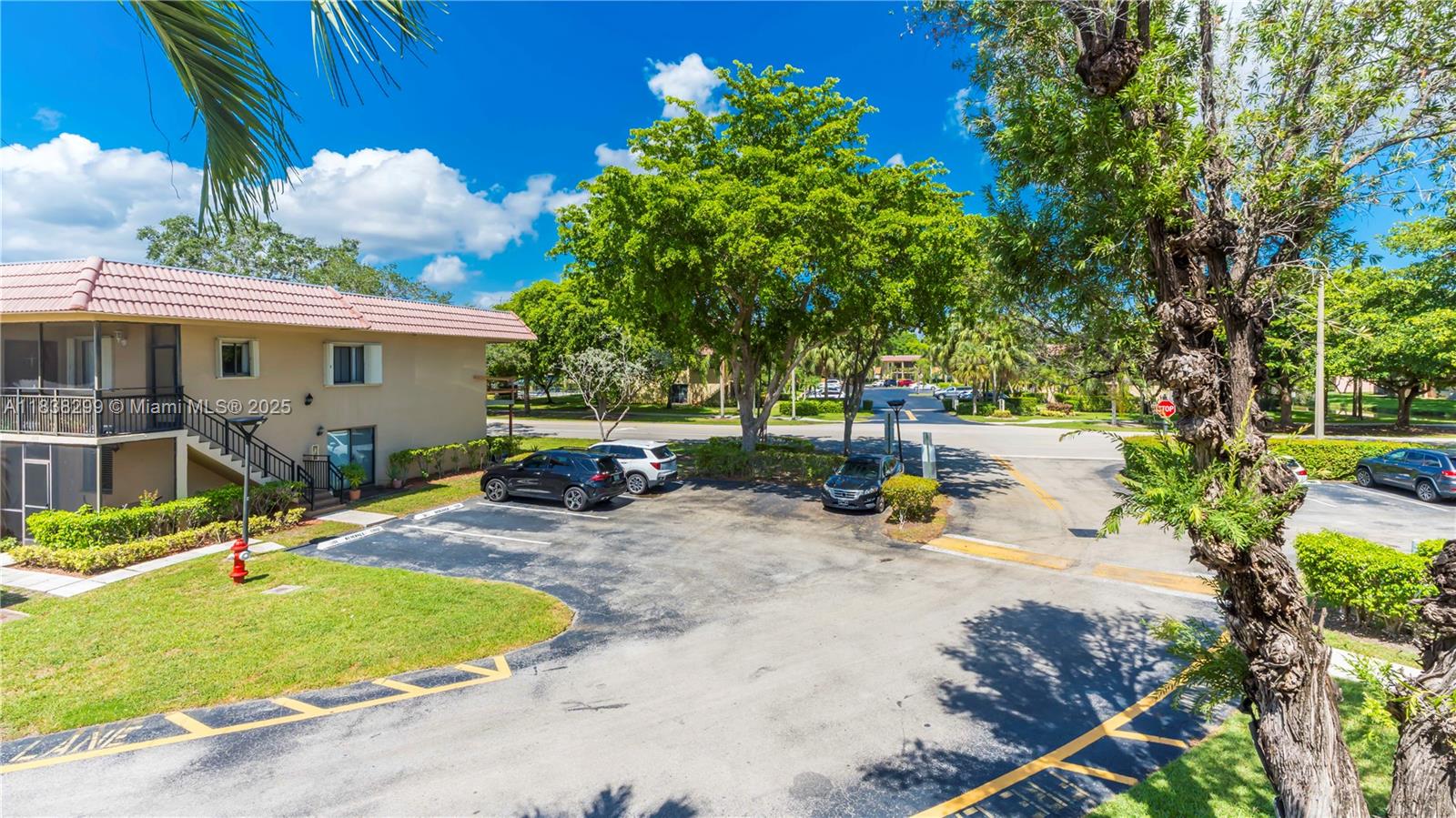 RACQUET CLUB APTS AT BONA - Residential