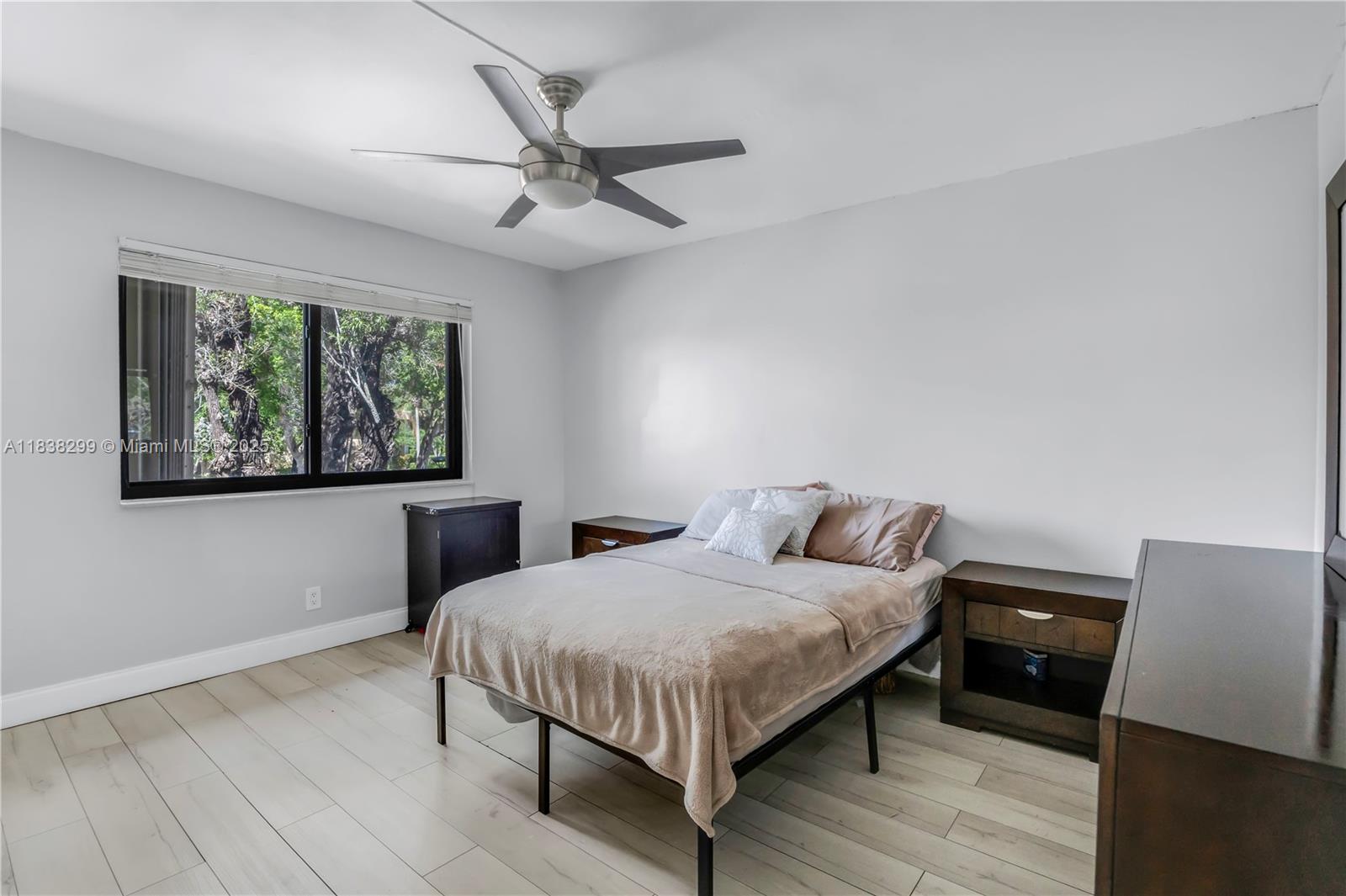 RACQUET CLUB APTS AT BONA - Residential