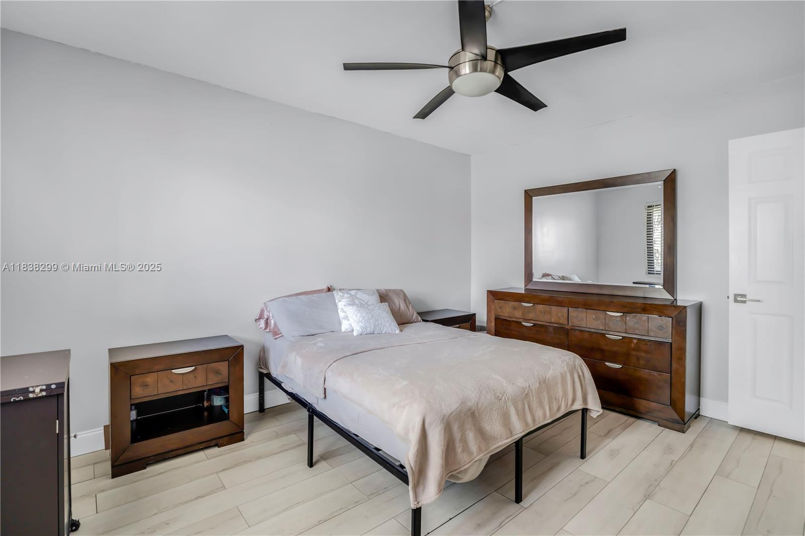 RACQUET CLUB APTS AT BONA - Residential