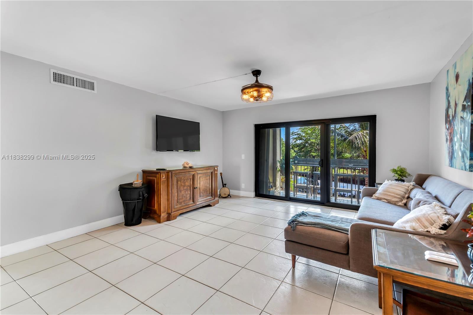 302 Lakeview Dr 202