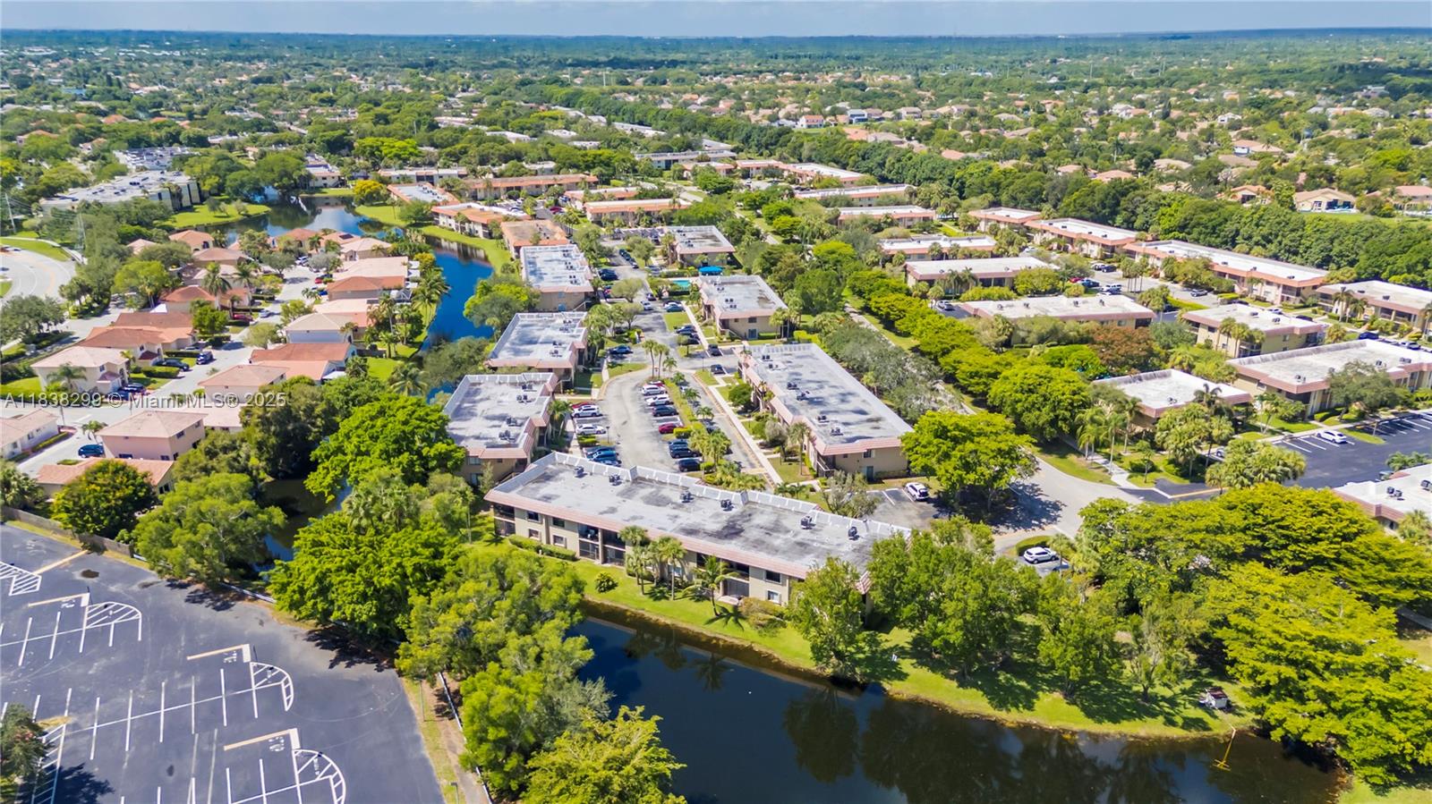 RACQUET CLUB APTS AT BONA - Residential