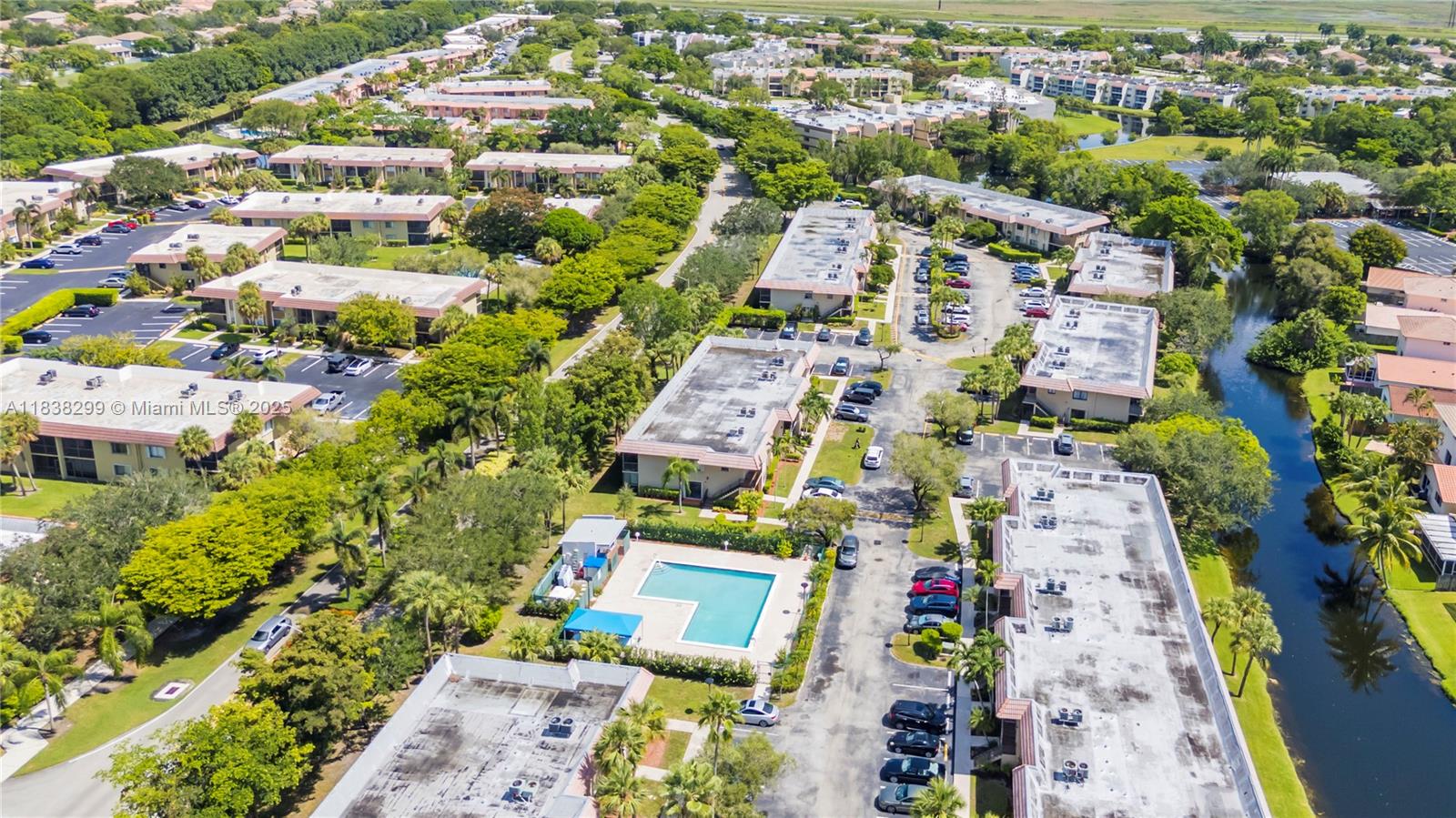 RACQUET CLUB APTS AT BONA - Residential