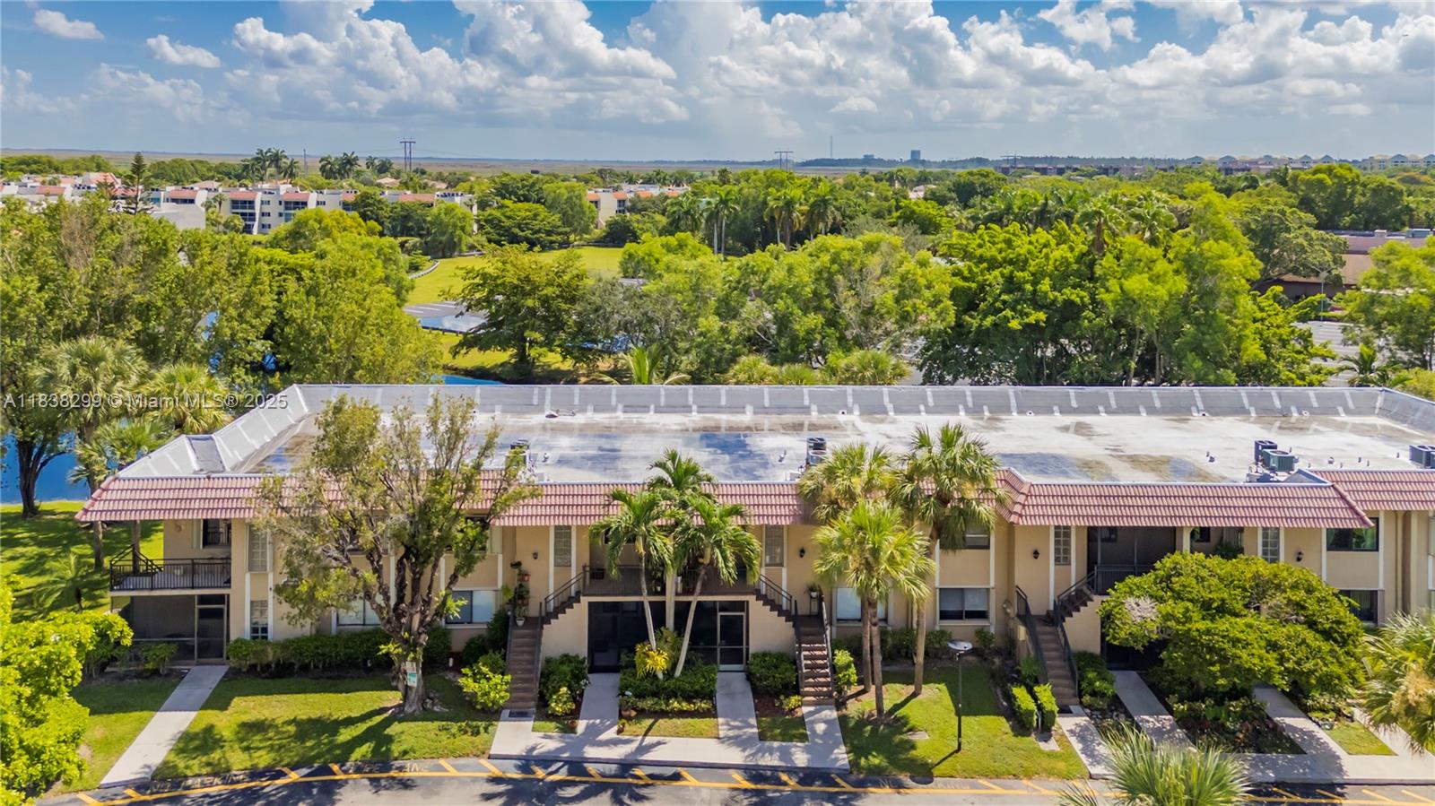 RACQUET CLUB APTS AT BONA - Residential