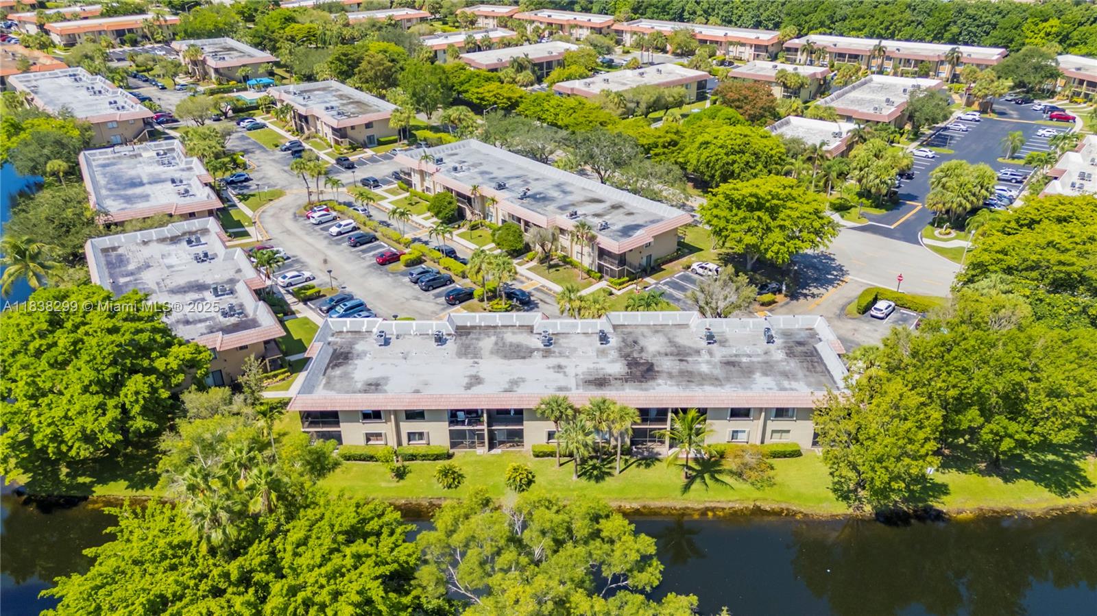 RACQUET CLUB APTS AT BONA - Residential