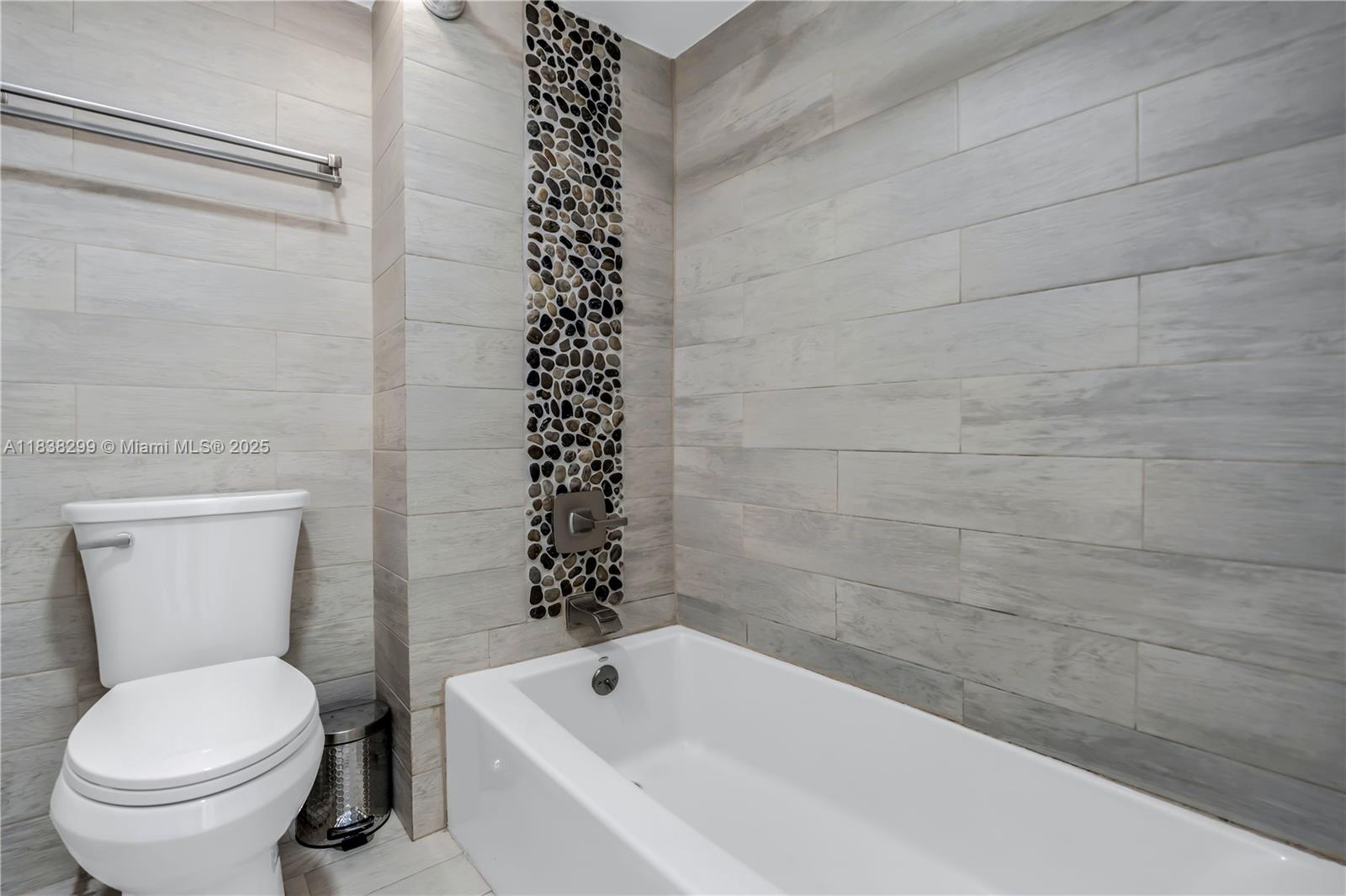 RACQUET CLUB APTS AT BONA - Residential