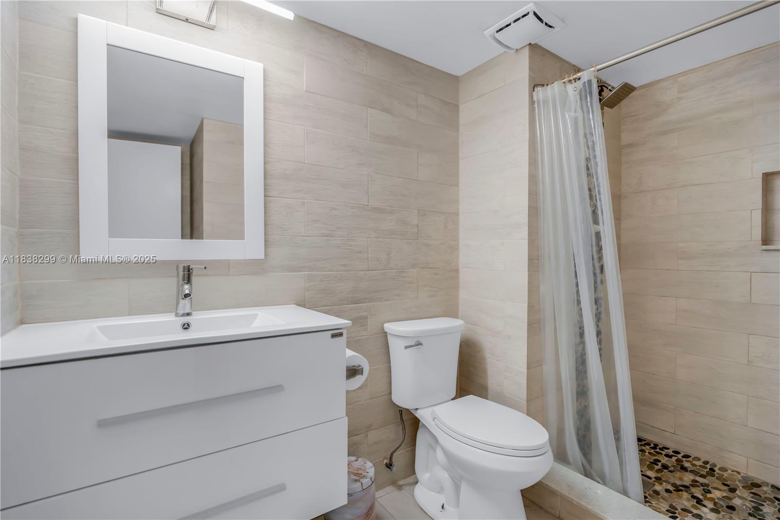 RACQUET CLUB APTS AT BONA - Residential