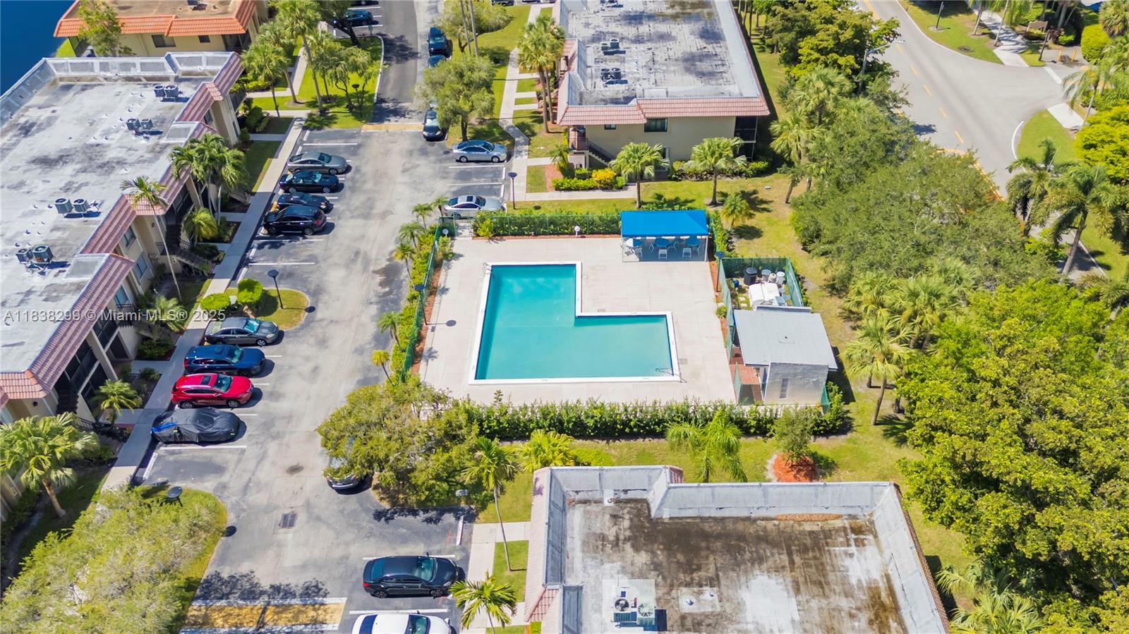 RACQUET CLUB APTS AT BONA - Residential