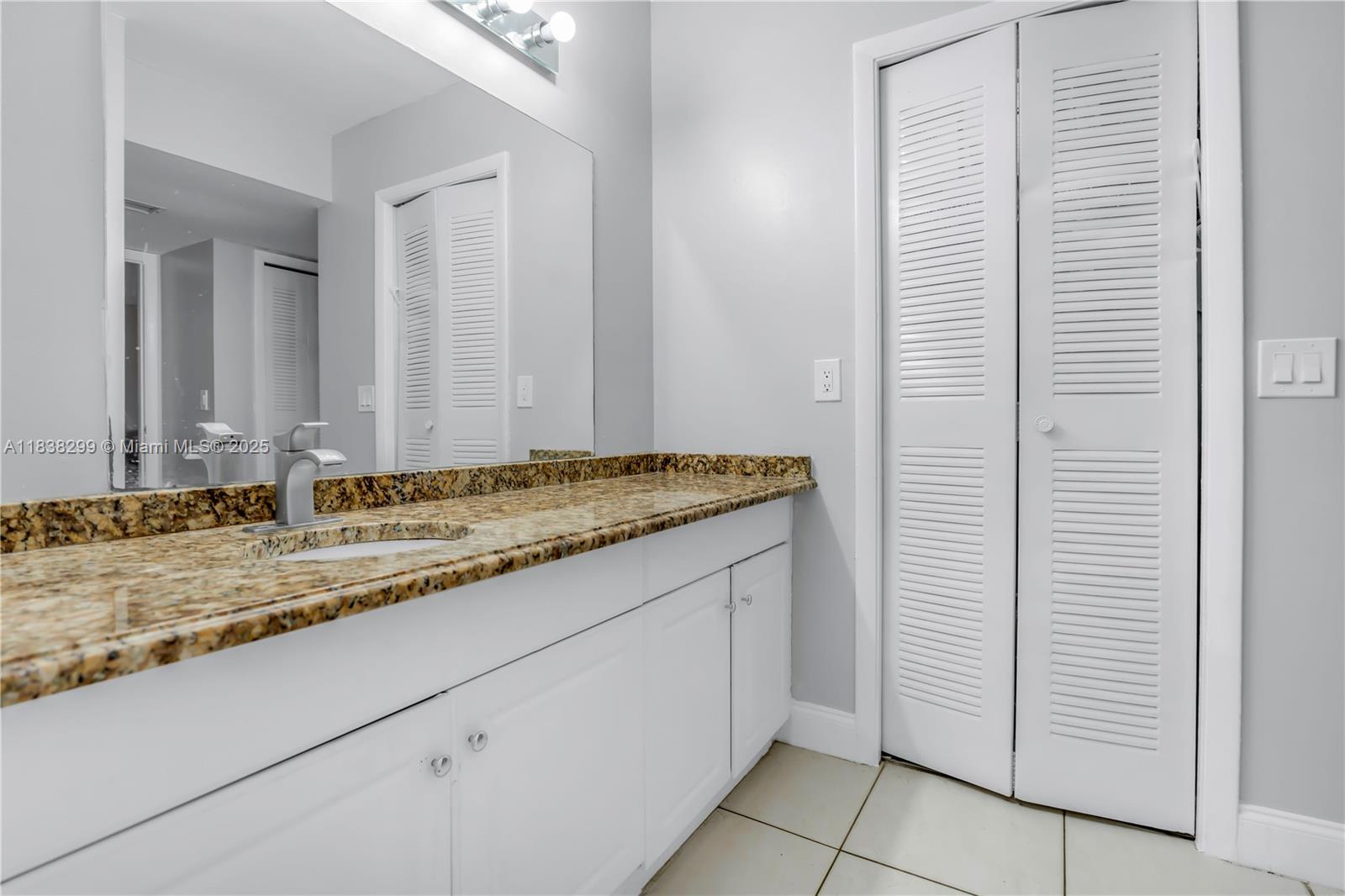 RACQUET CLUB APTS AT BONA - Residential