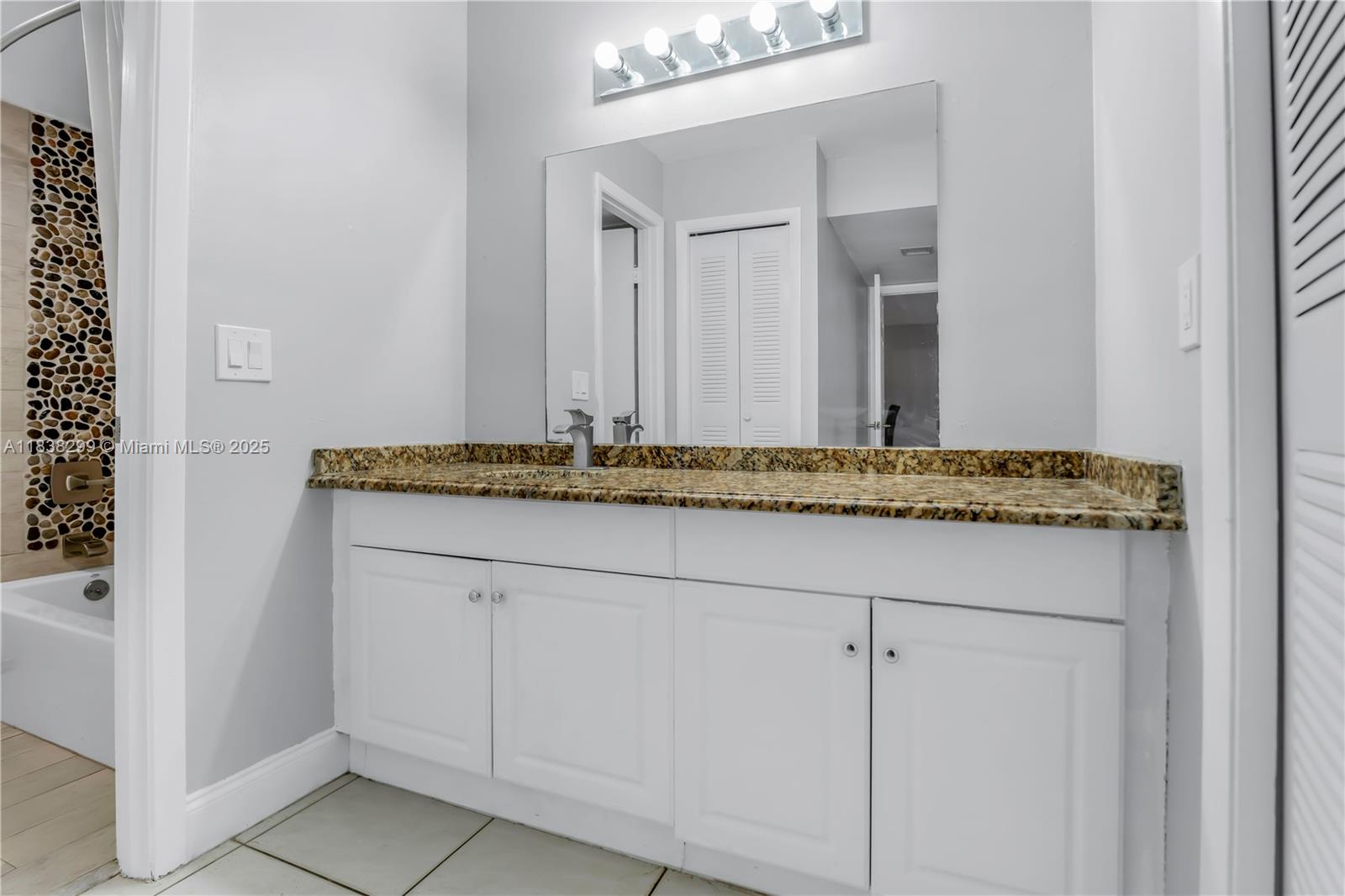 RACQUET CLUB APTS AT BONA - Residential