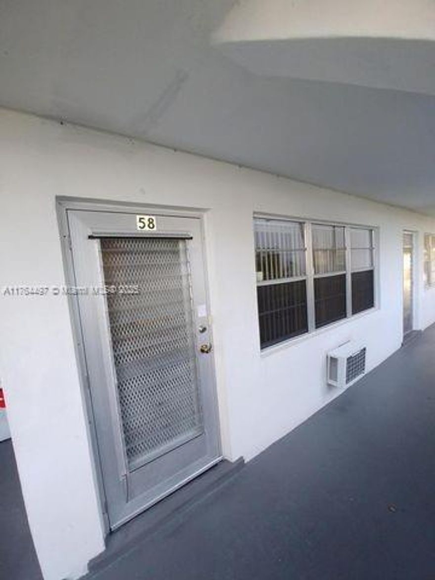 1st floor unit in Century Village West Palm Beach, a 55+ Community.
Very well maintained, tenant occupied until June 30th 2025.
Century Village offers amazing amenities: Clubhouse, Theater, Gym, Tennis, Pools, Bus Service and many more.
The building is not rentable for new owners
