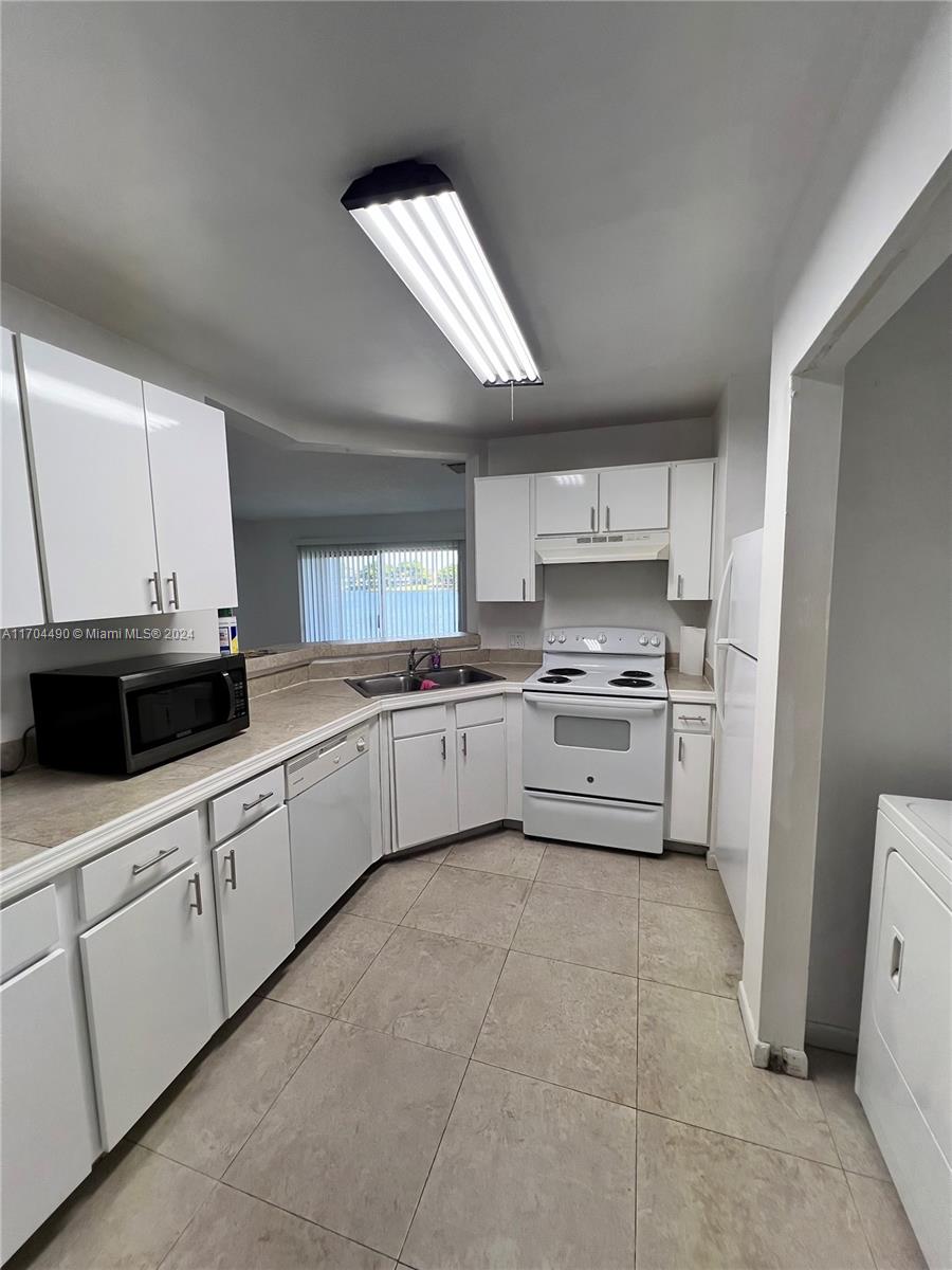 SUMMER LAKE - Residential Lease