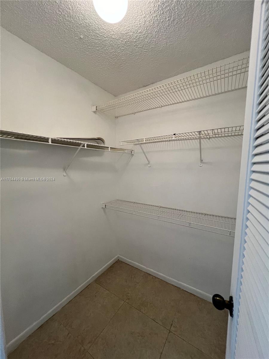 SUMMER LAKE - Residential Lease