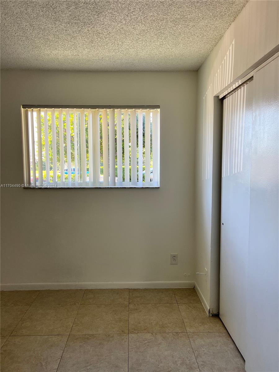 SUMMER LAKE - Residential Lease