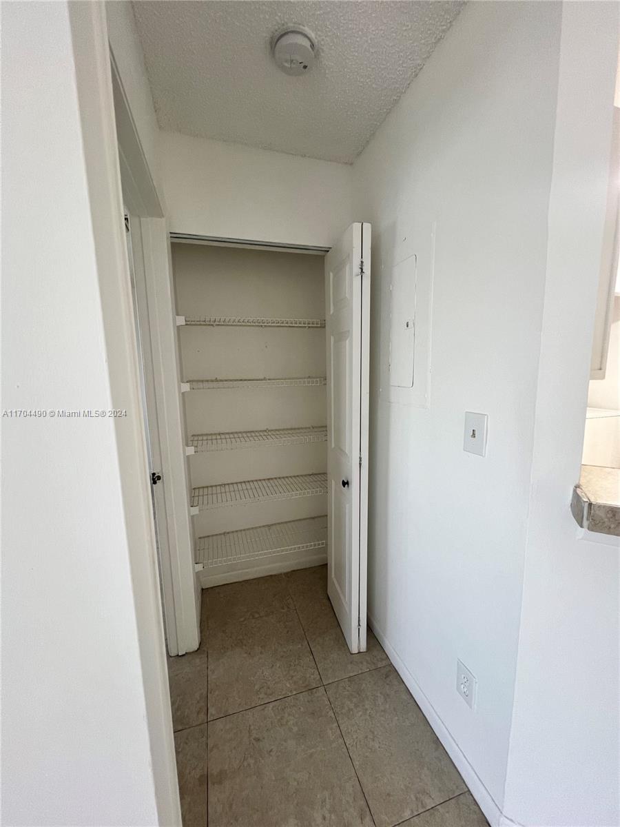 SUMMER LAKE - Residential Lease