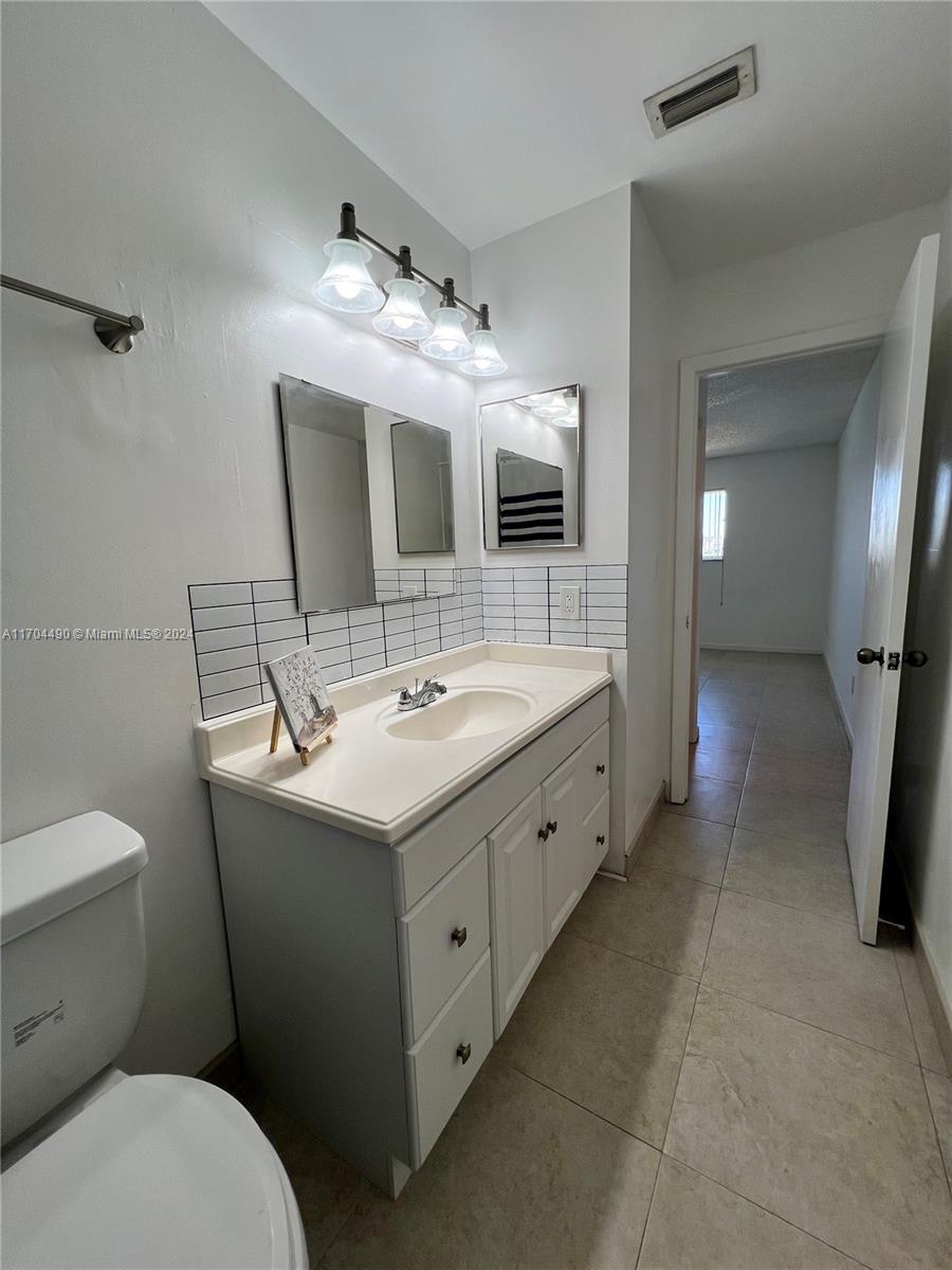 SUMMER LAKE - Residential Lease