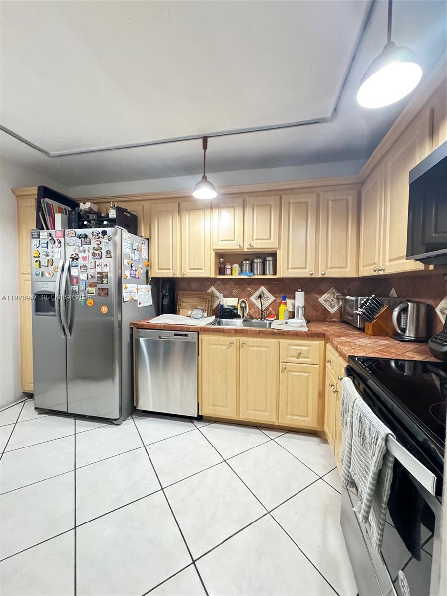 BONAVIDA CONDO - Residential Lease