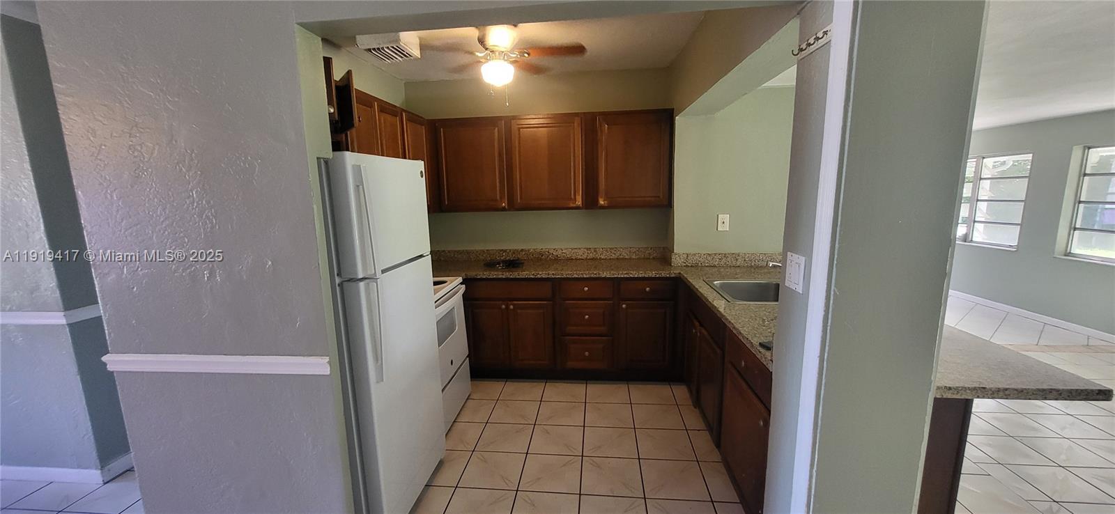 BISCAYNE HIGHLANDS - Residential Lease