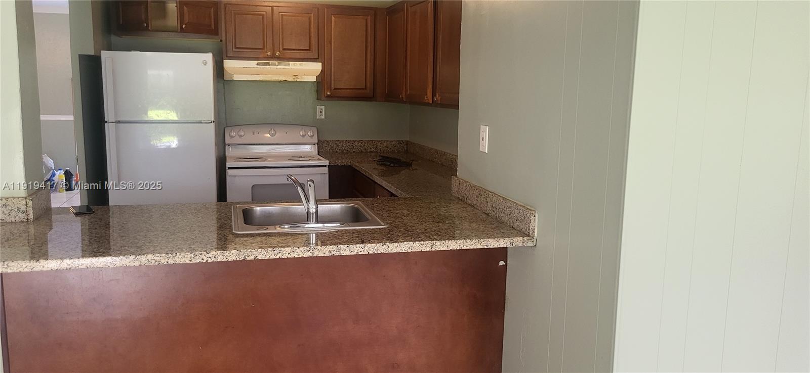 BISCAYNE HIGHLANDS - Residential Lease