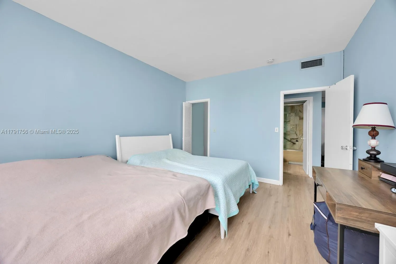 Coral Gables, Florida 33134, United States, 1 Bedroom Bedrooms, ,1 BathroomBathrooms,Residential,Active,118079