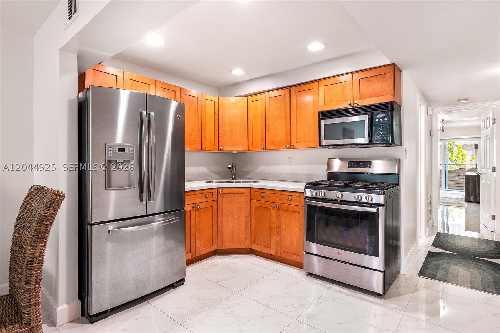 405 N Hibiscus Dr 204