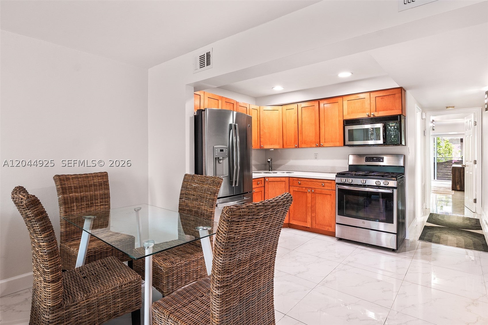 405 N Hibiscus Dr 204