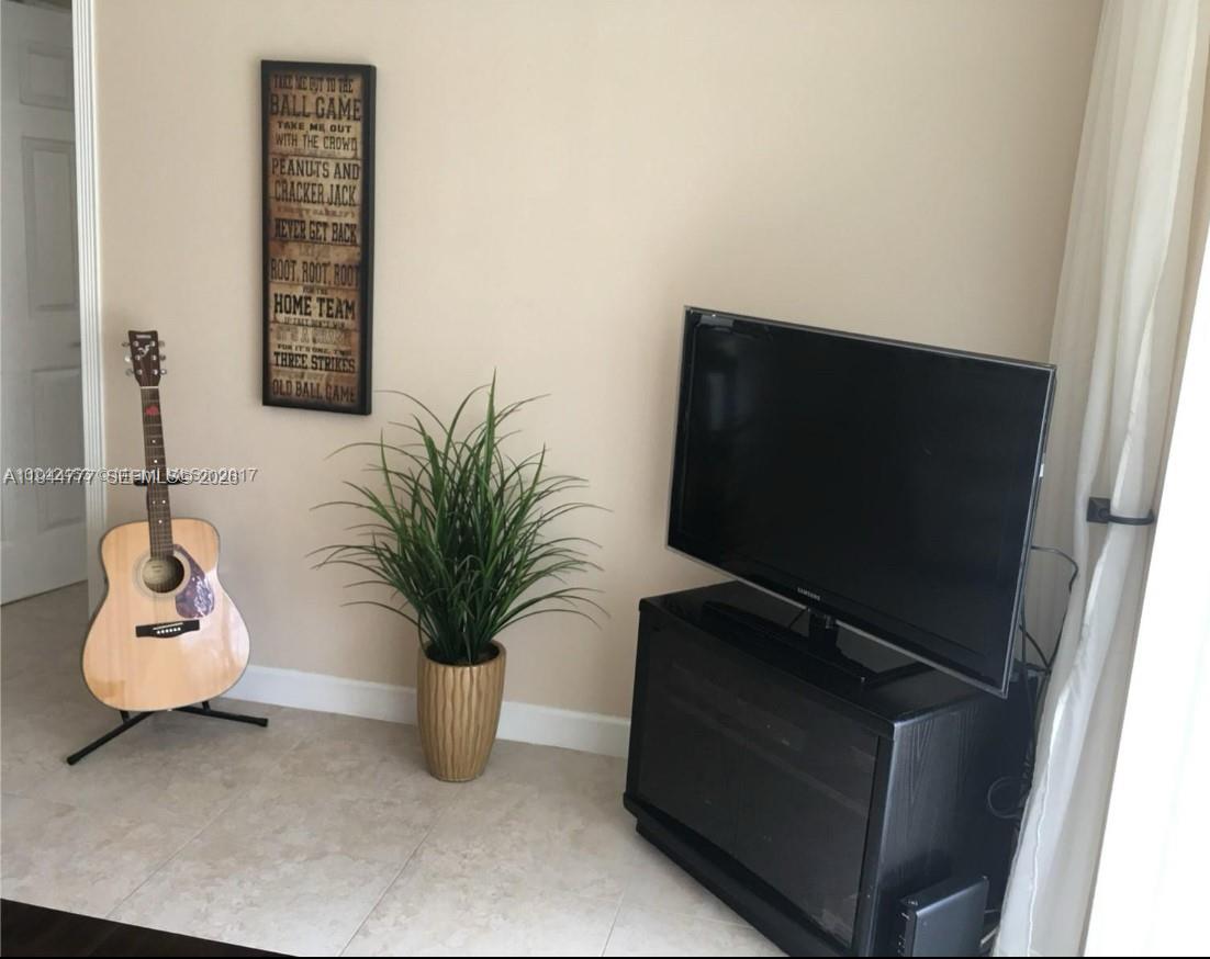 HOLLYBROOK GOLF - Residential