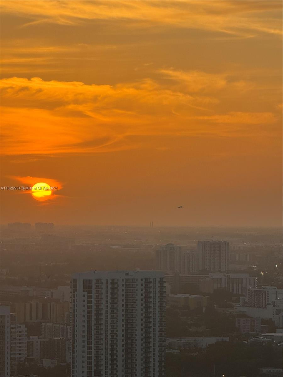 ICONBRICKELL CONDO NO 1 - Residential