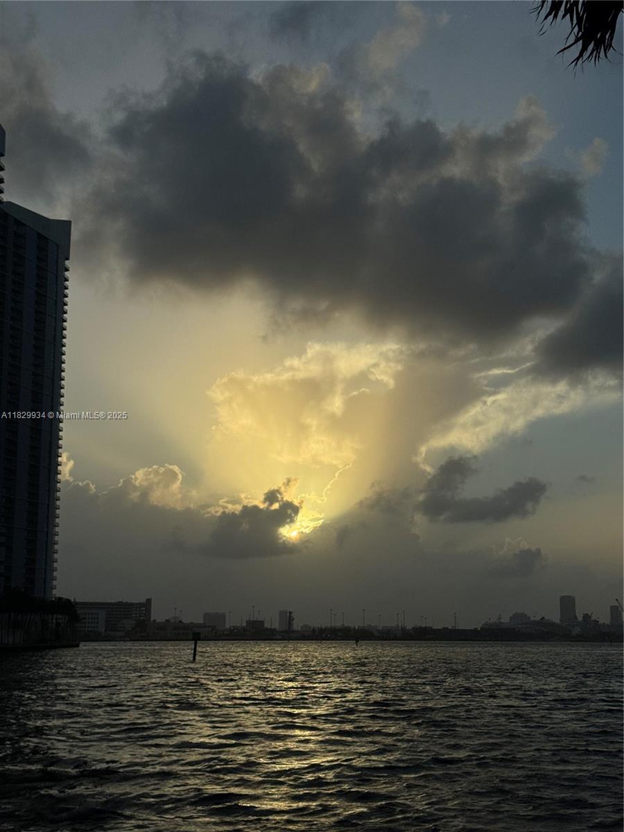 ICONBRICKELL CONDO NO 1 - Residential