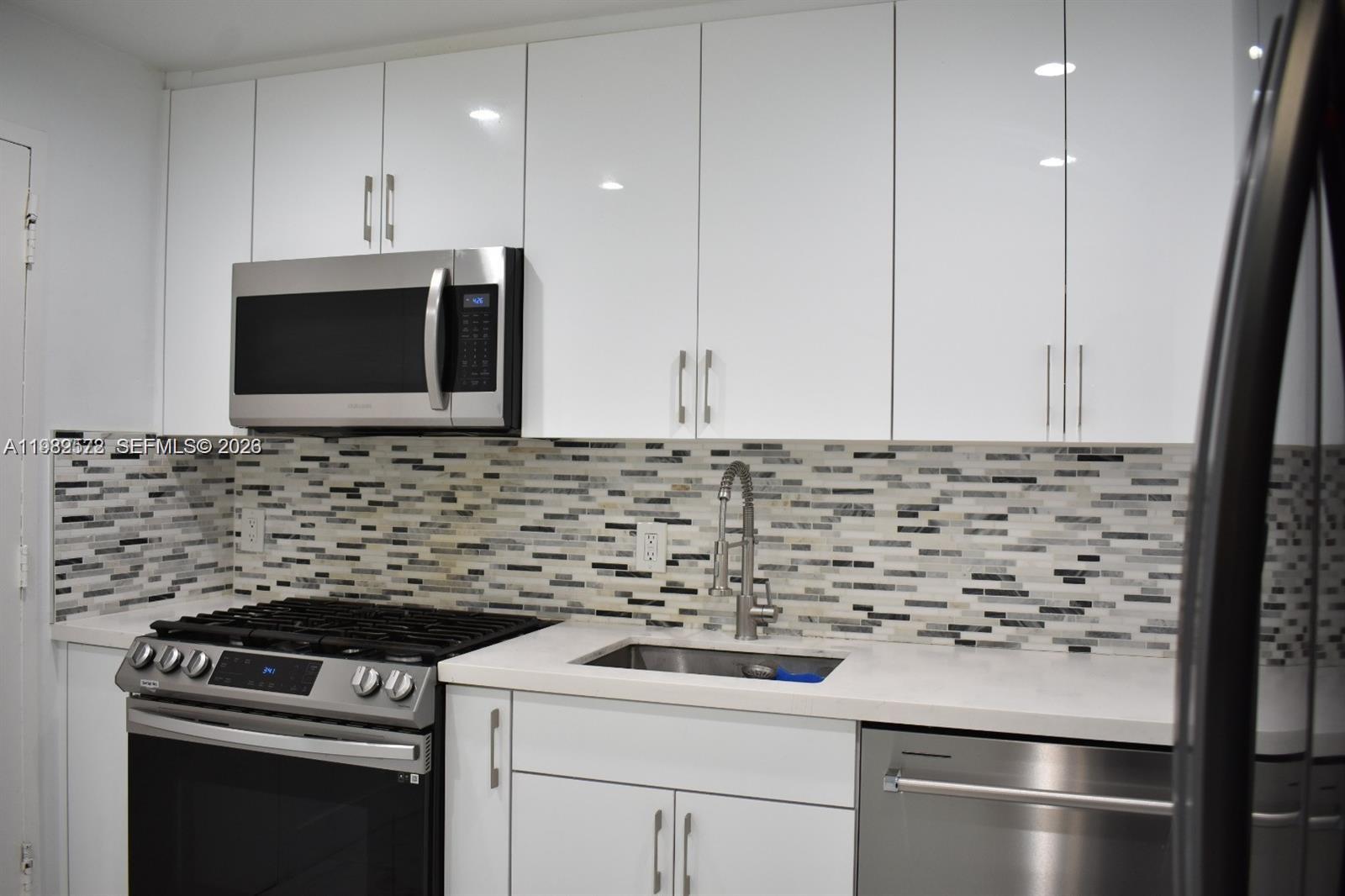 CREEK TOWERS & YACHT CLUB - Residential