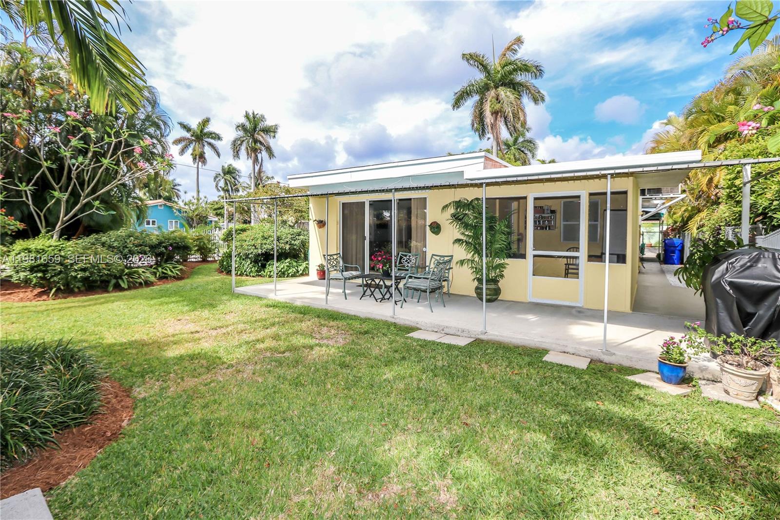 HOLLYWOOD HOMESITES SECON - Residential