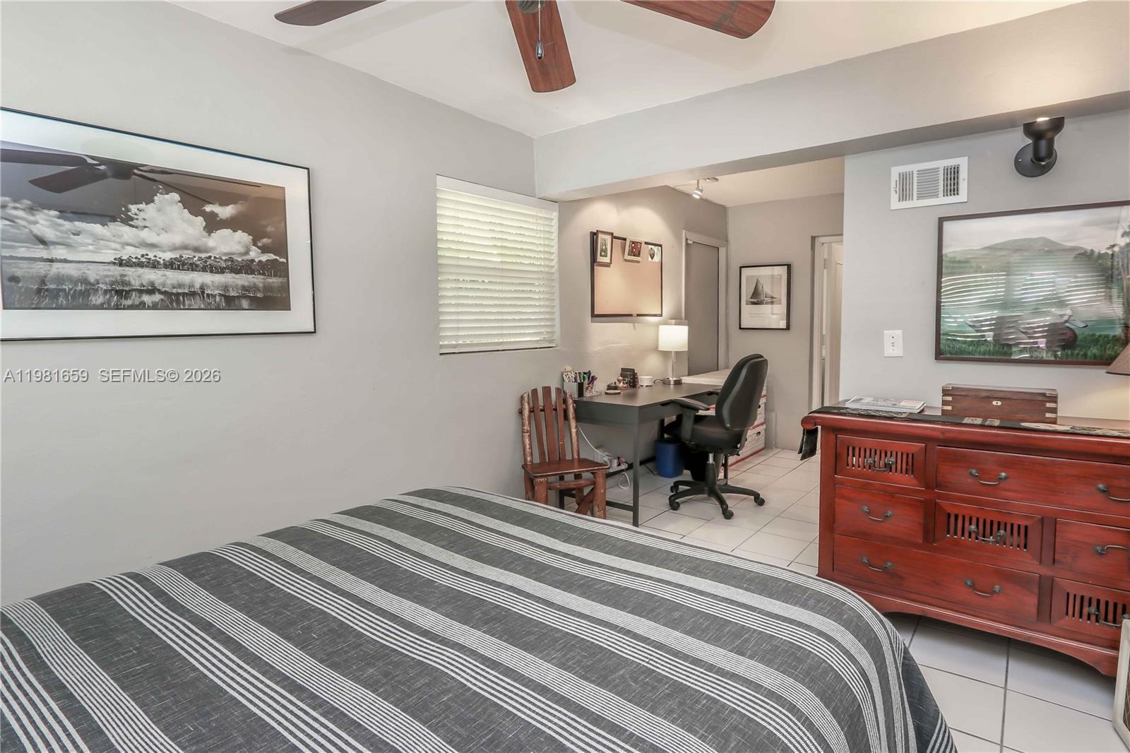 HOLLYWOOD HOMESITES SECON - Residential