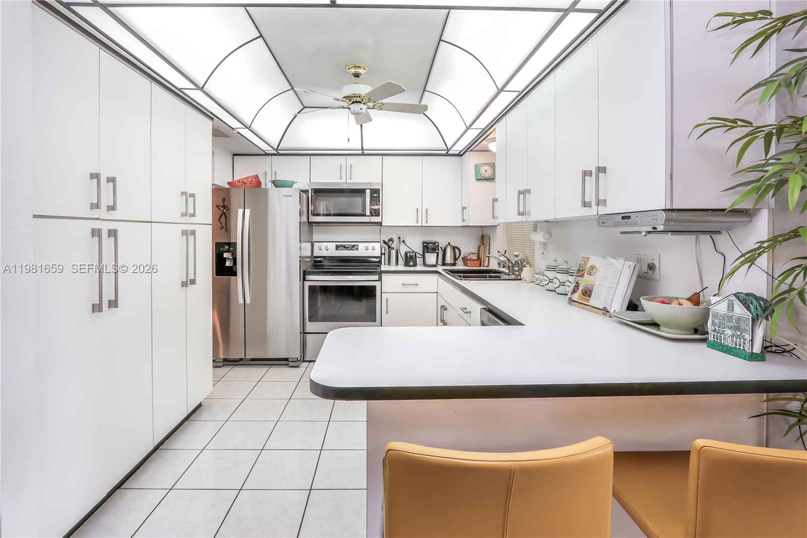 HOLLYWOOD HOMESITES SECON - Residential