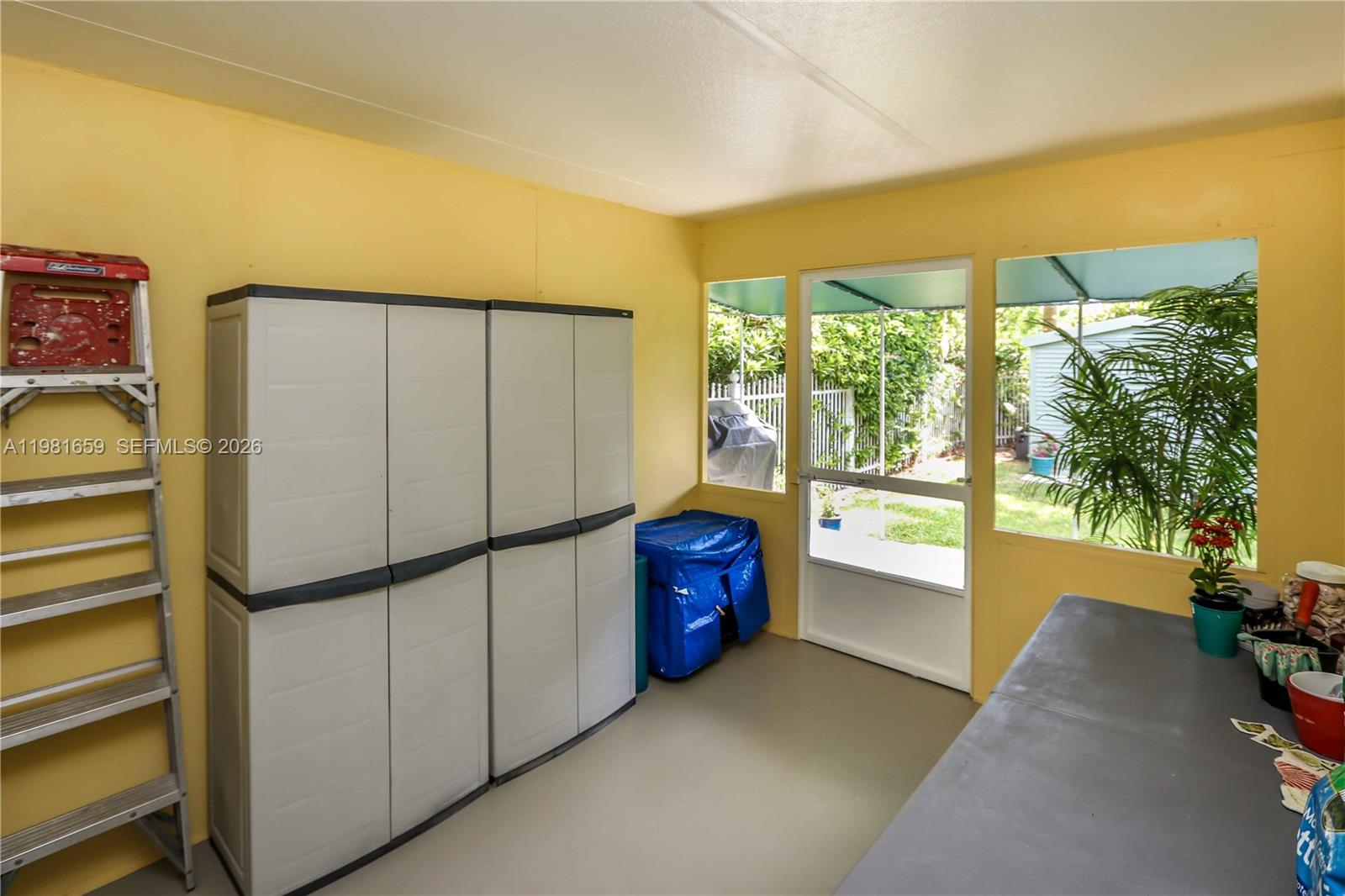 HOLLYWOOD HOMESITES SECON - Residential