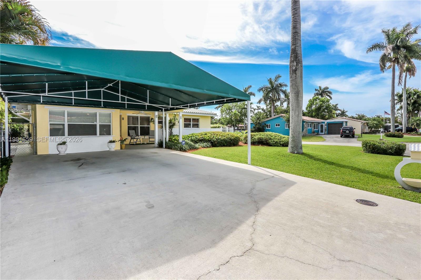 HOLLYWOOD HOMESITES SECON - Residential