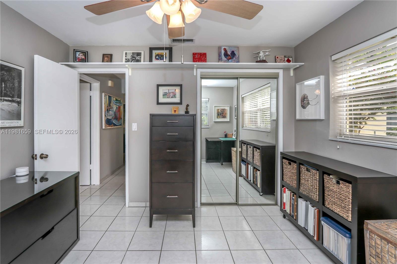 HOLLYWOOD HOMESITES SECON - Residential