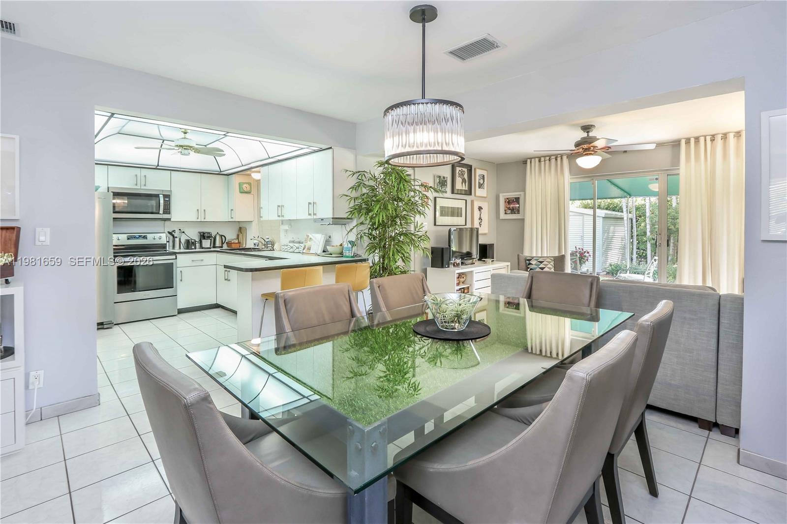 HOLLYWOOD HOMESITES SECON - Residential