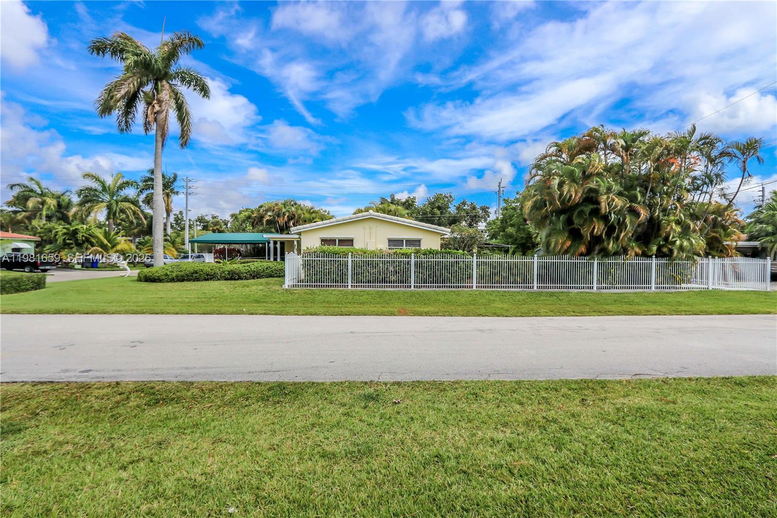 HOLLYWOOD HOMESITES SECON - Residential