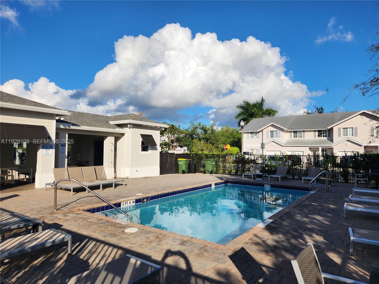 HAMILTON PLACE - Residential