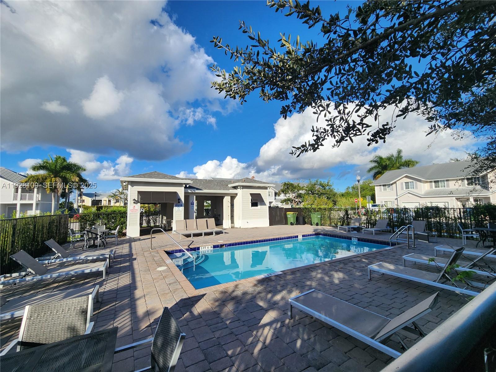 HAMILTON PLACE - Residential