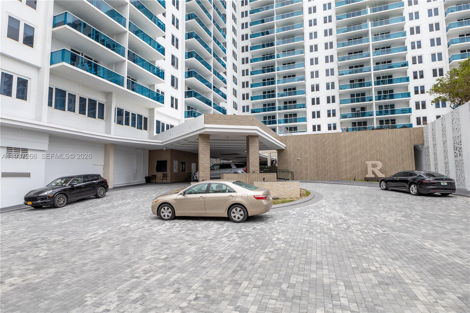 RONEY PALACE CONDO - Residential