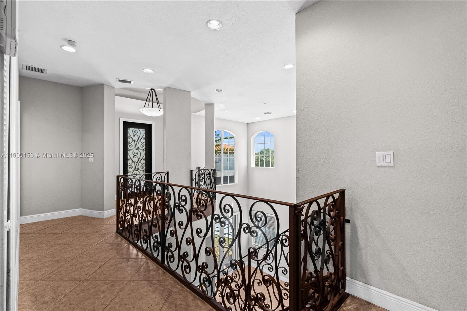 A B AT TAMIAMI TRAIL PHAS - Residential Lease