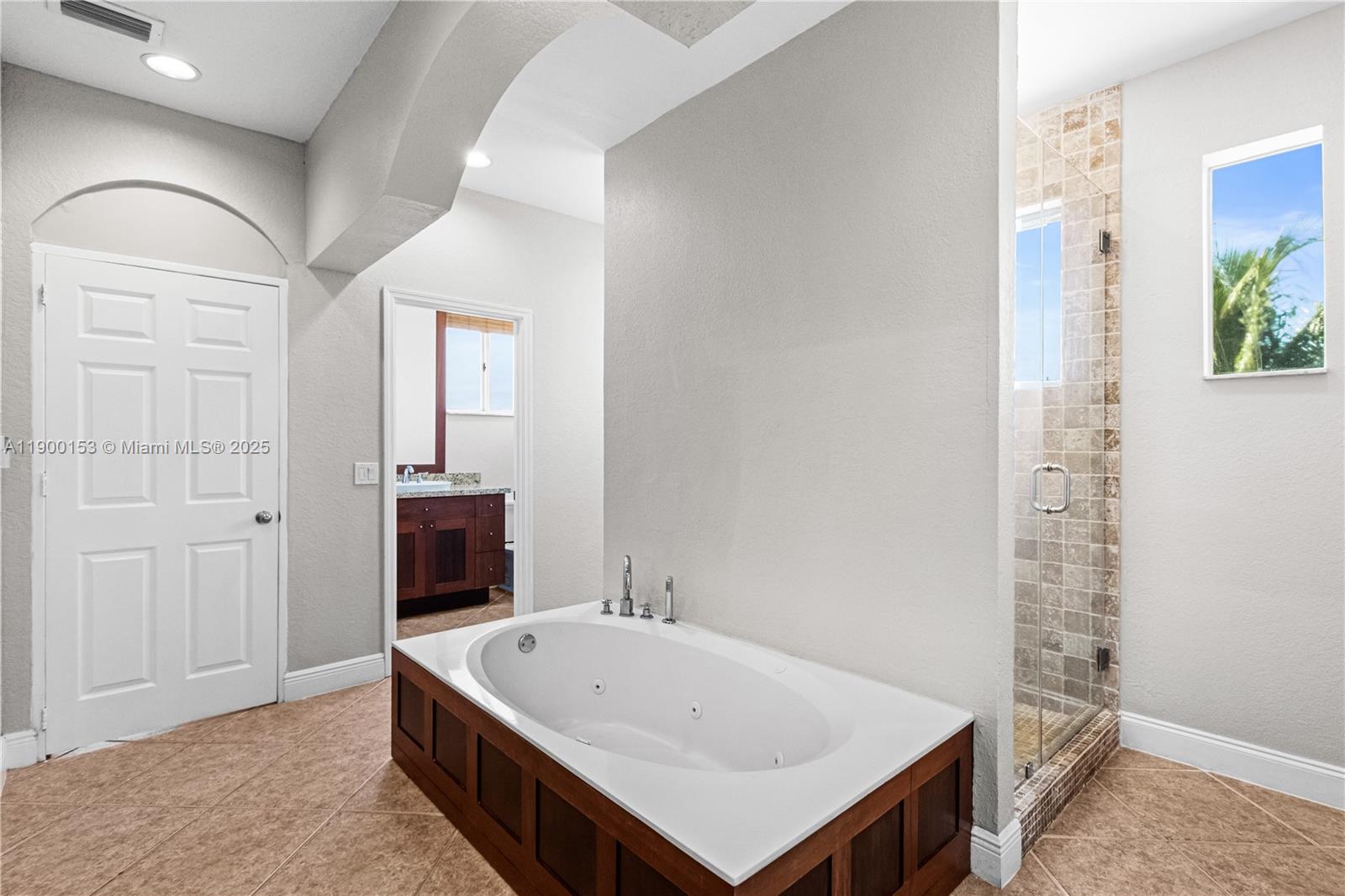 A B AT TAMIAMI TRAIL PHAS - Residential Lease